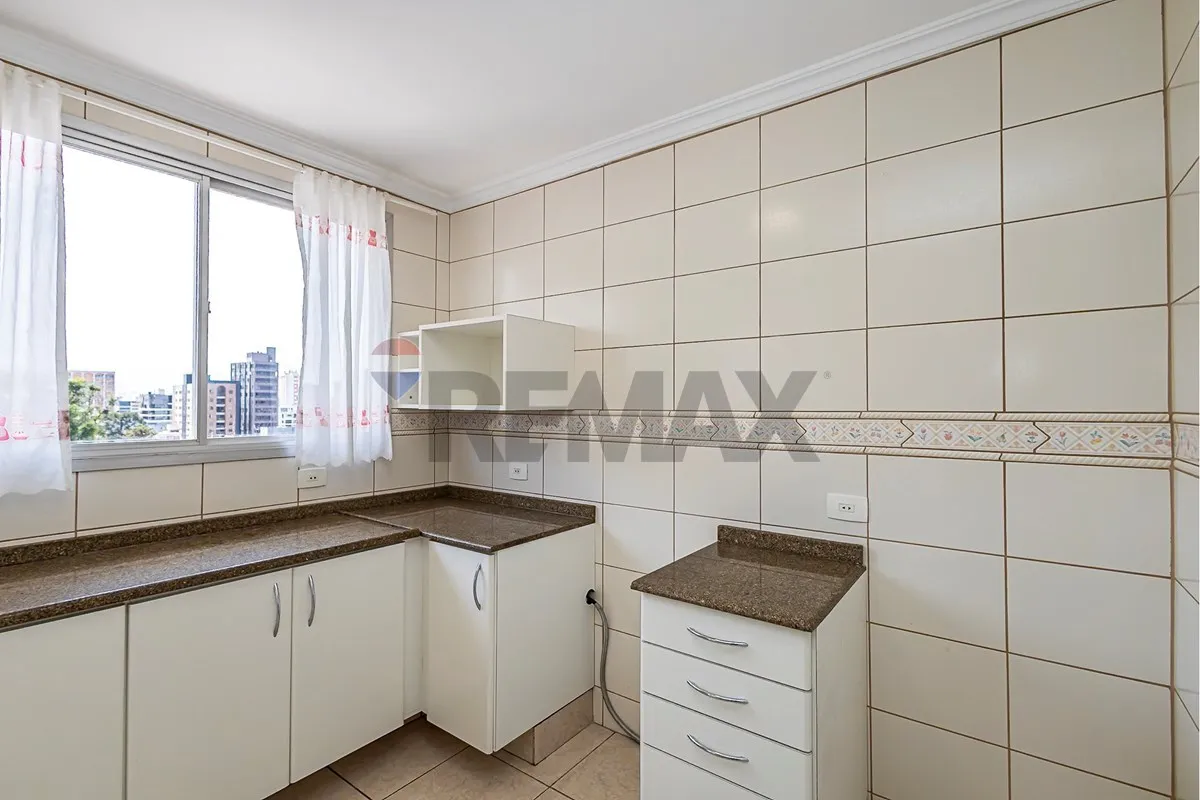 Wood or laminate floors in a 2-bedroom apartment, 70 m² — photo 38