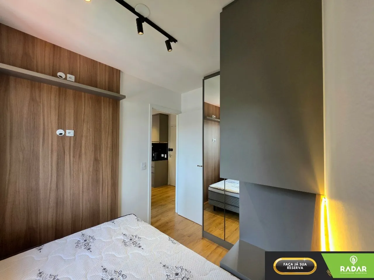 Furnished 2-bedroom apartment with open-plan kitchen — photo 15