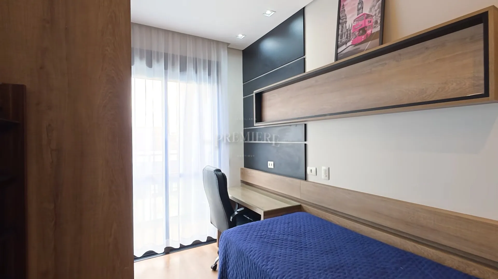 Furnished apartment, 150 m², with floor-to-ceiling windows — photo 11