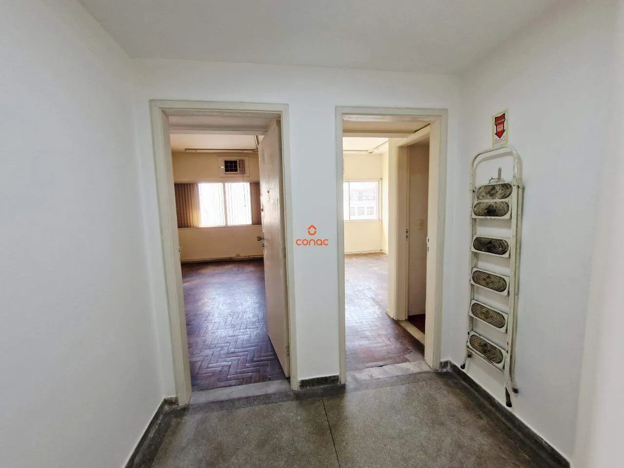 Apartamento de 1 quarto com piso de madeira ou laminado — photo 10