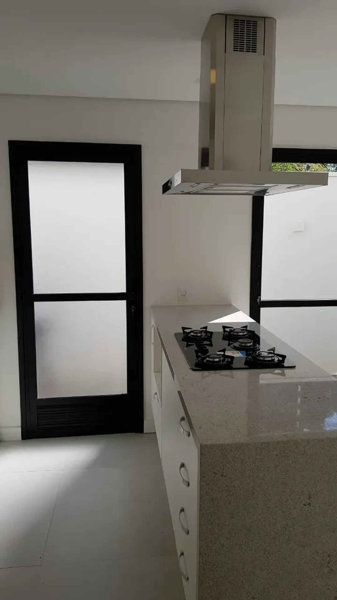 Unfurnished 260 m² house with 3 bedrooms and 2 parking — photo 6