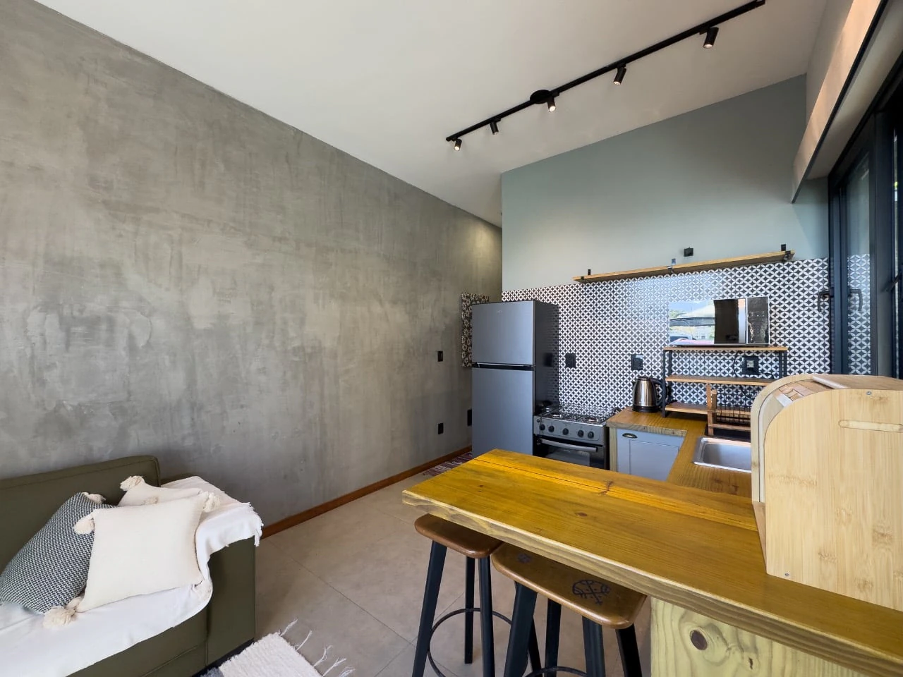 Furnished apartment with balcony and open-plan kitchen — photo 2