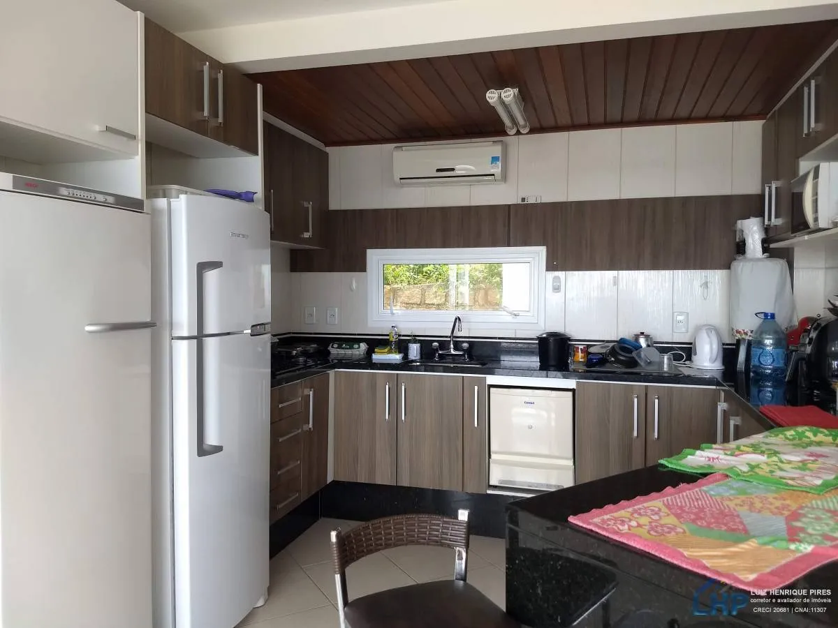 5-bedroom house with a water view in Florianópolis — photo 21