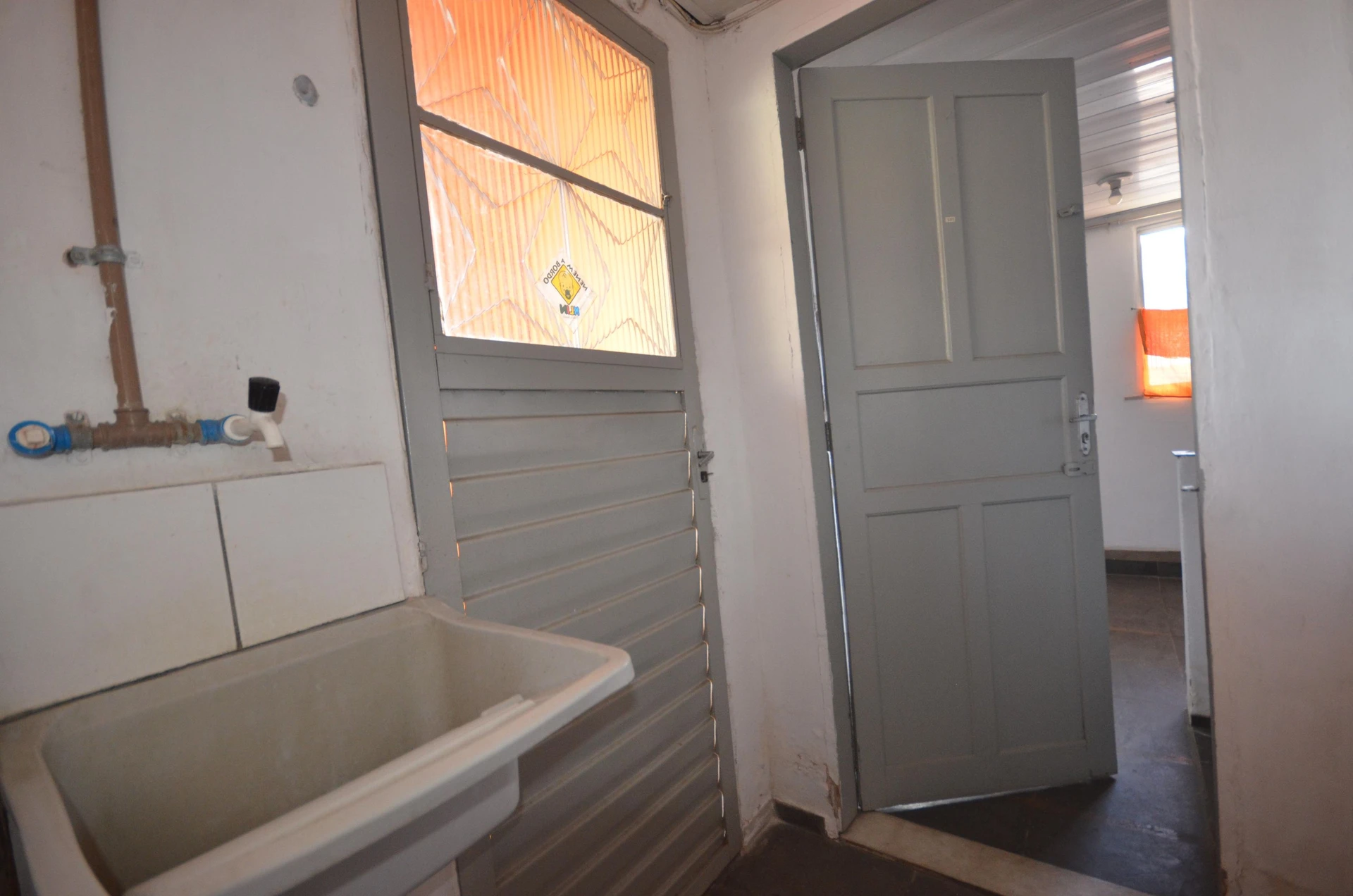 1-bedroom rental apartment with a compact kitchenette — photo 19