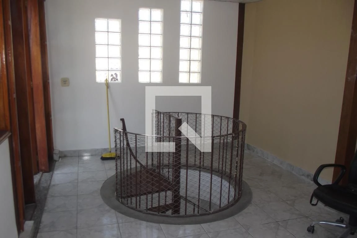 Unfurnished 2-bedroom apartment with a suite bathroom — photo 61