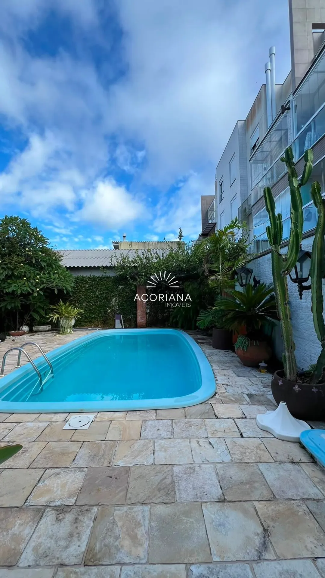 Furnished 600 m² house with 5 bedrooms and an integrated kitchen — photo 77