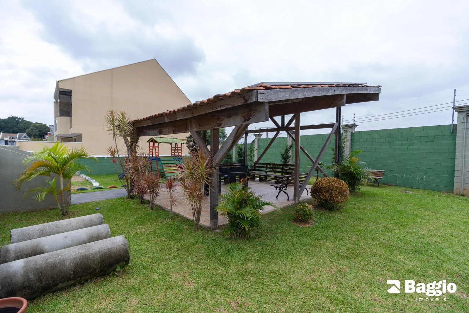 Balcony with a grill in a 3-bedroom house, 118 m² — photo 69