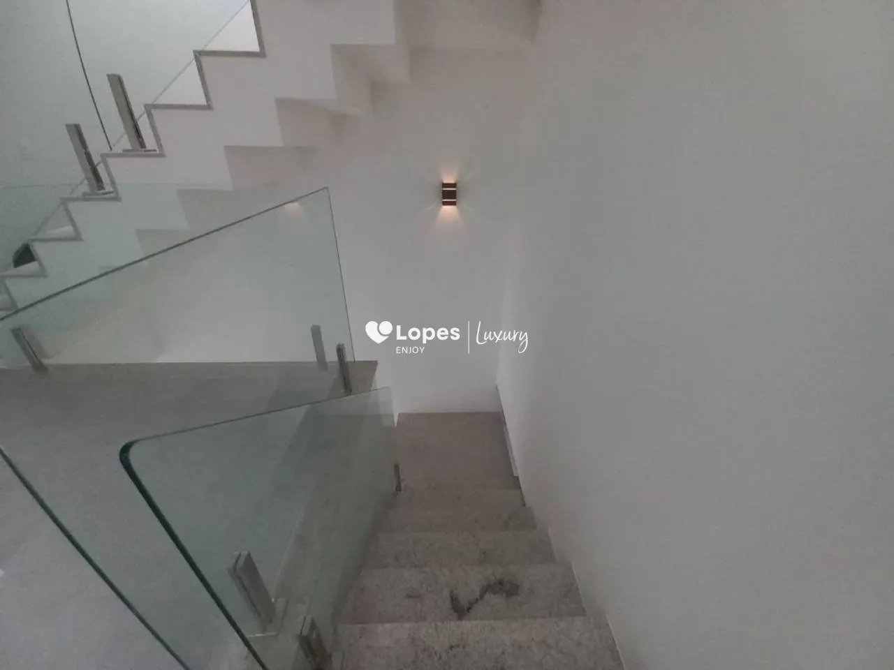 Unfurnished 4-bedroom house with 5 bathrooms and 329 m² — photo 21