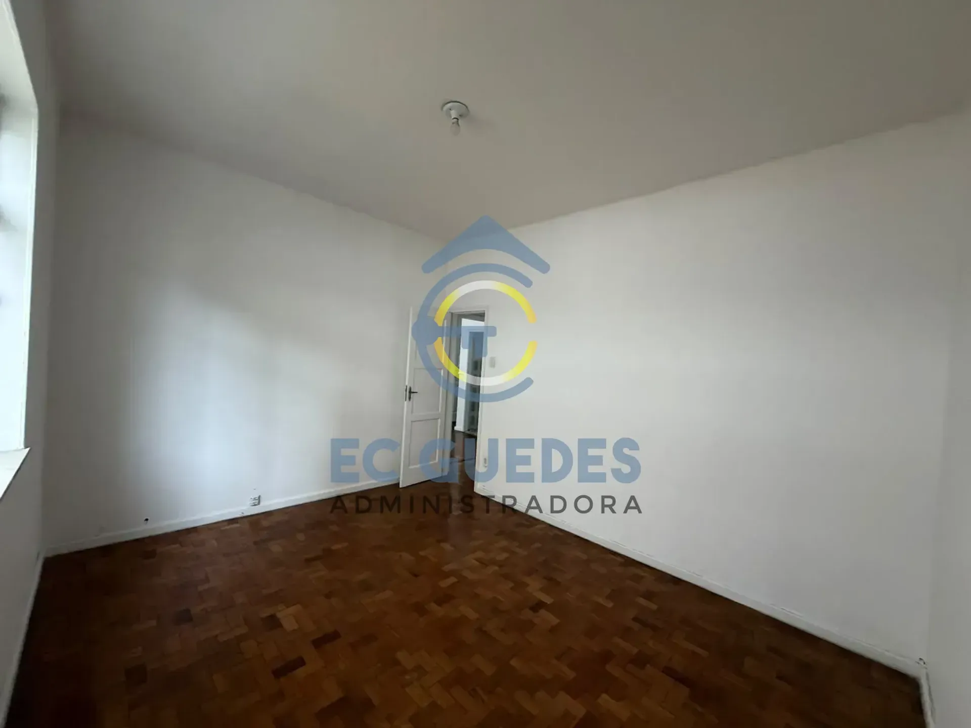 Деревянный пол или ламинат и 2 спальни: квартира 73 м² — photo 12