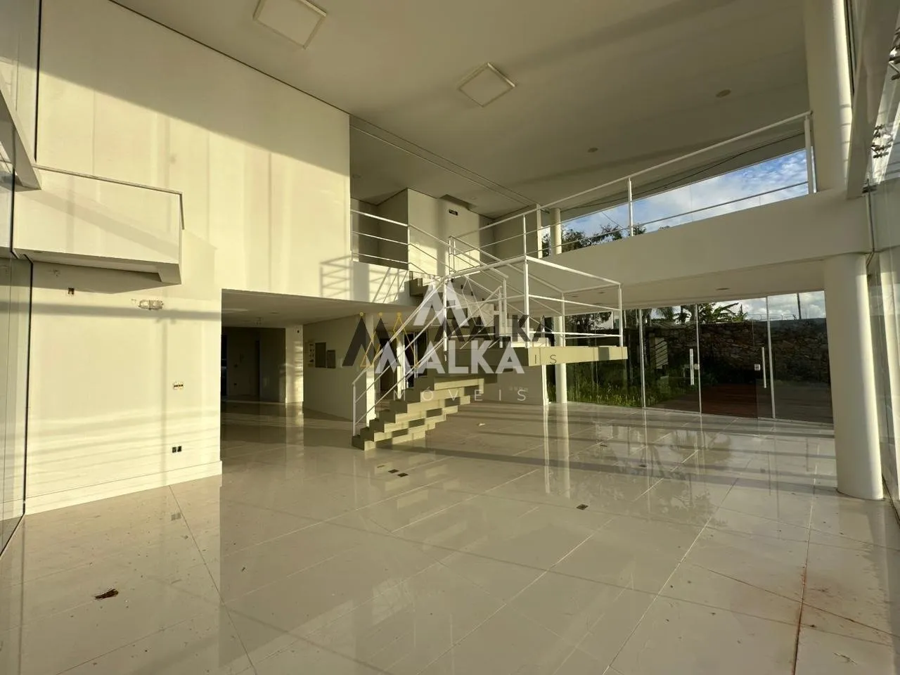 461 m² house with 3 en-suite bedrooms and private garden — photo 10