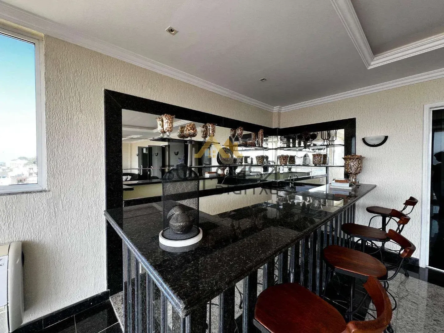 House with 5 bedrooms, 5 bathrooms and built-in wardrobes — photo 7