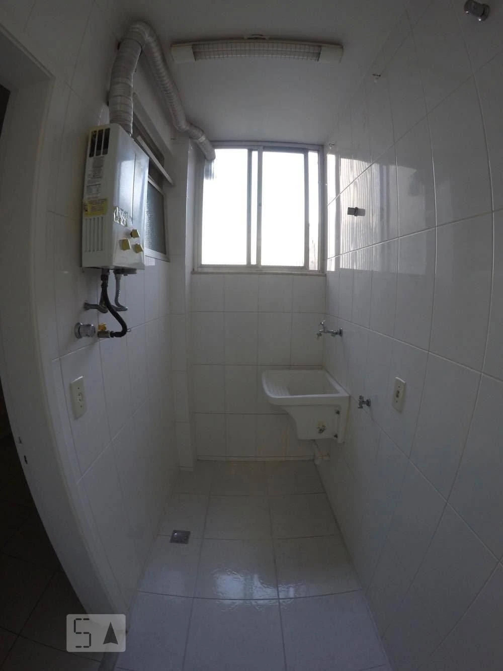 Apartamento de 2 quartos com piso de madeira ou laminado — photo 8