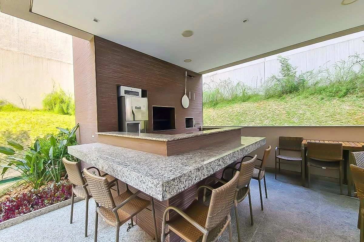 Balcony with a grill in a 2-bedroom apartment, 60 m² — photo 74