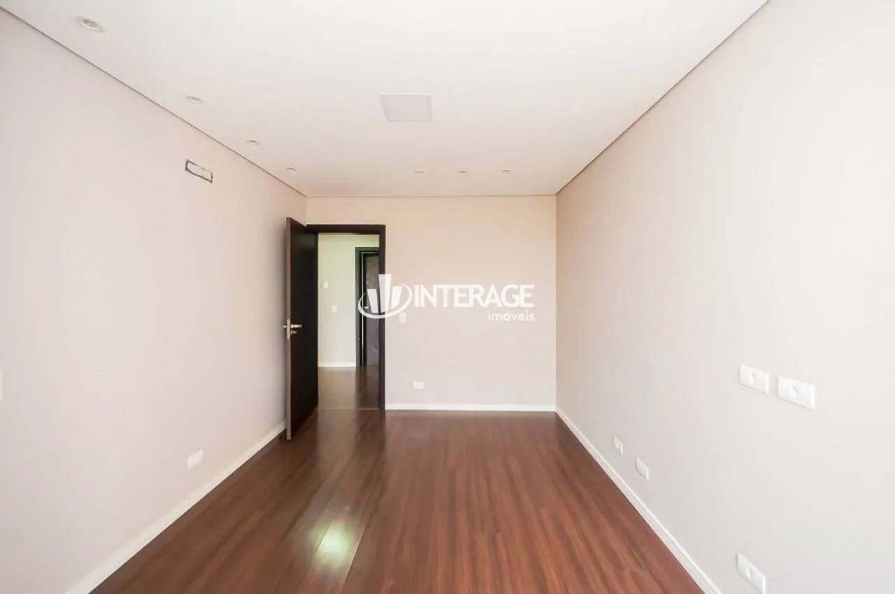 3-bedroom house with a washing machine in Curitiba — photo 23