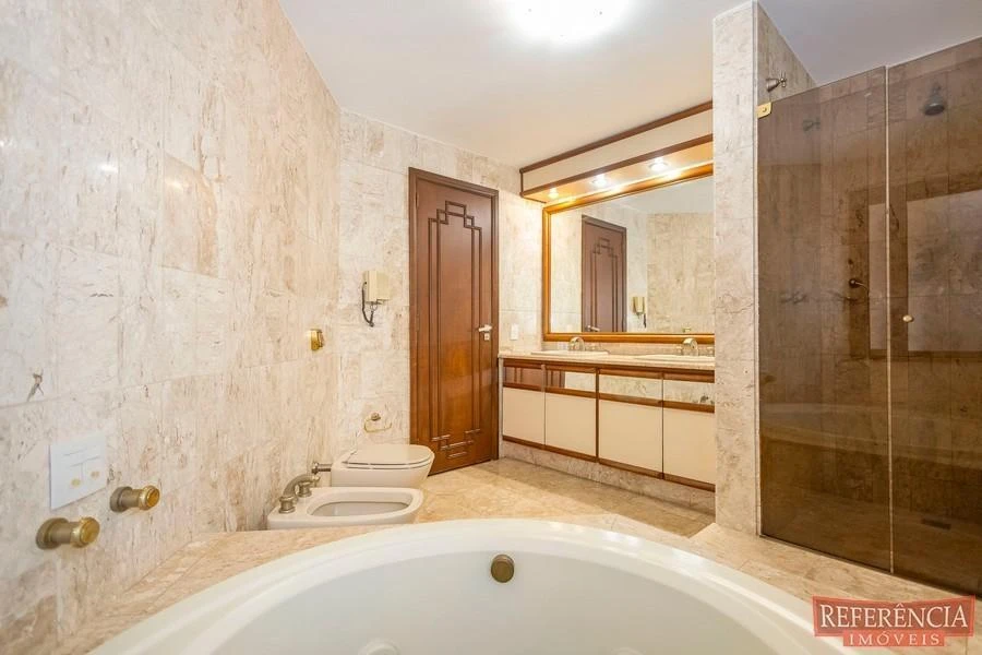 House, 550 m², with a walk-in closet — photo 27