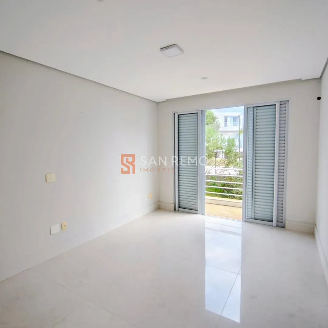 Дом с 3 спальнями и 2 ванными, 4 парковки и 718 м² — photo 20