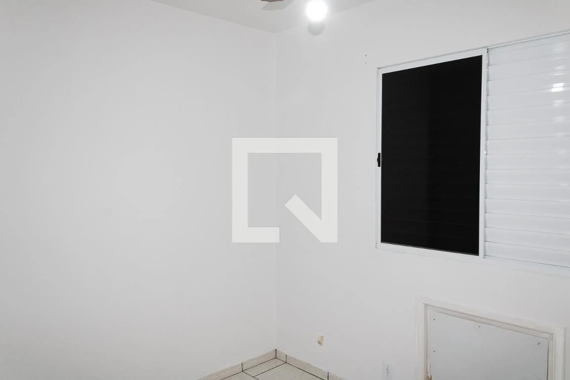 2-bedroom apartment with 1 parking space and laundry area — photo 34