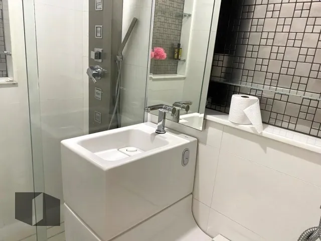Apartment with a laundry area and 4 bedrooms — photo 24