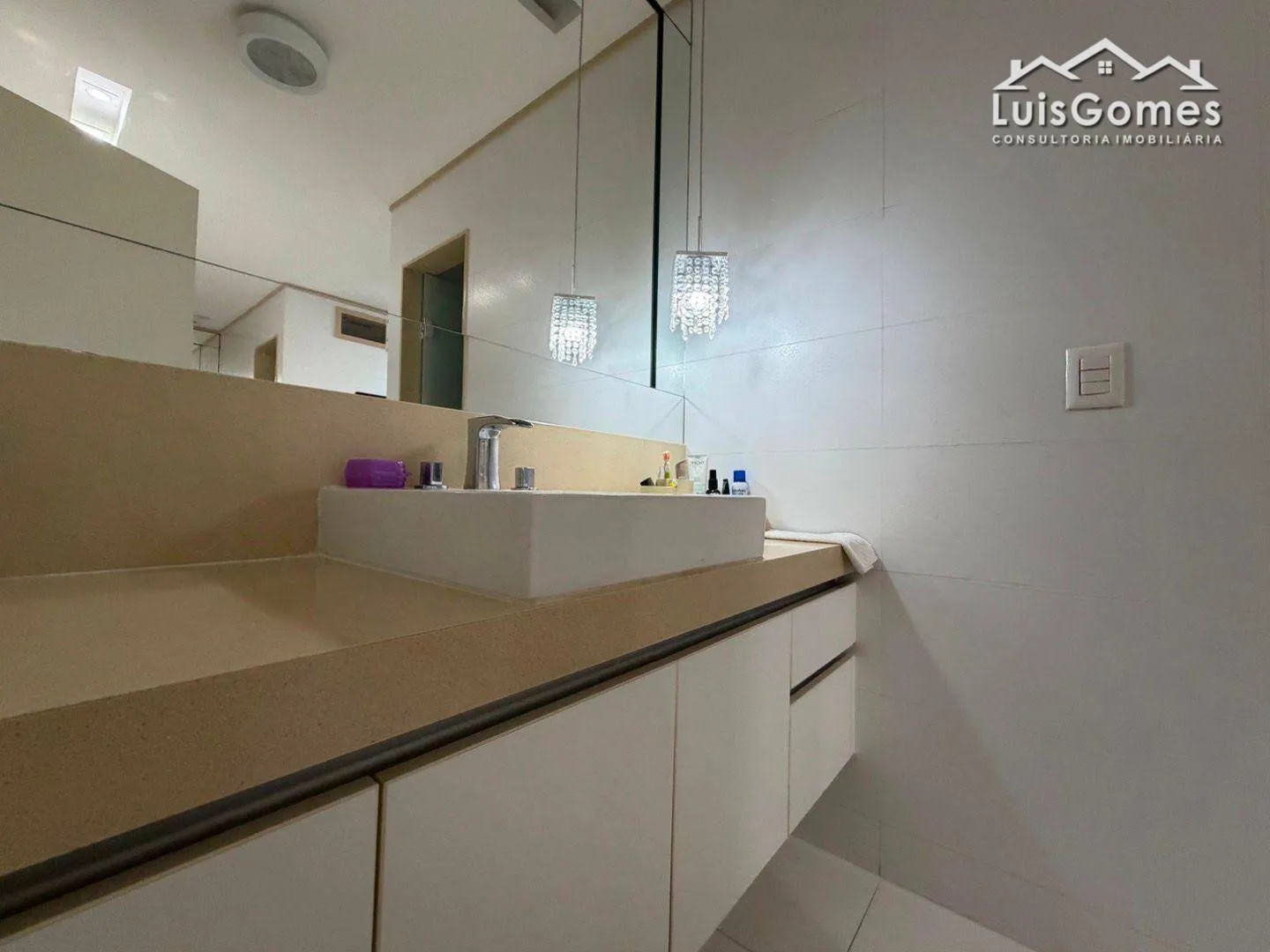 Furnished apartment with 4 bedrooms and 5 bathrooms — photo 15