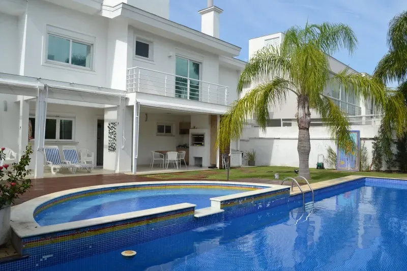 Furnished house with 5 bedrooms and 4 en-suites