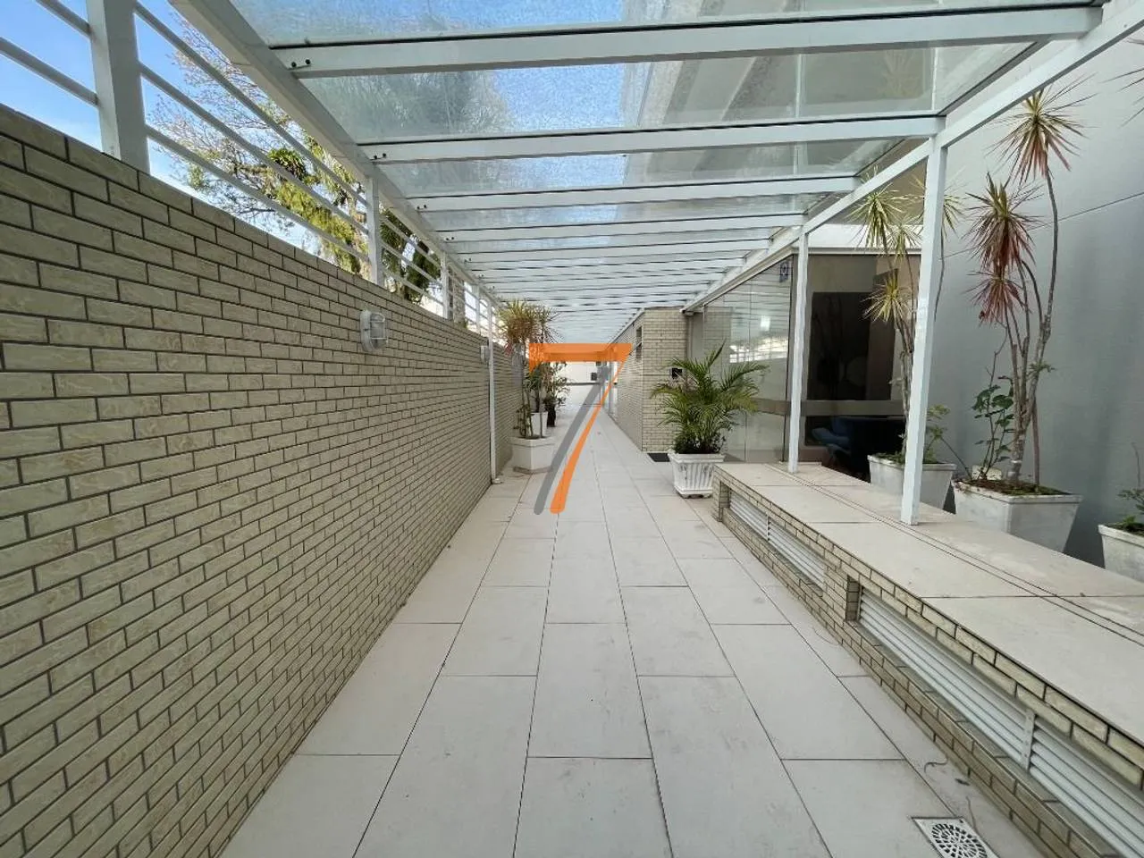 Furnished penthouse with 2 en-suite bedrooms and 210 m² — photo 33