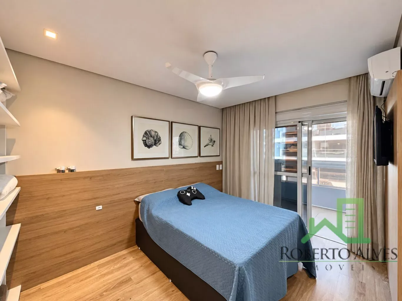 Furnished apartment, 240 m², with floor-to-ceiling windows — photo 23