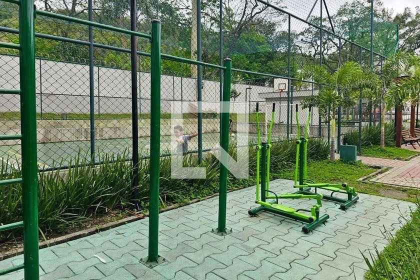 2-bedroom apartment in a building with a gym — photo 4