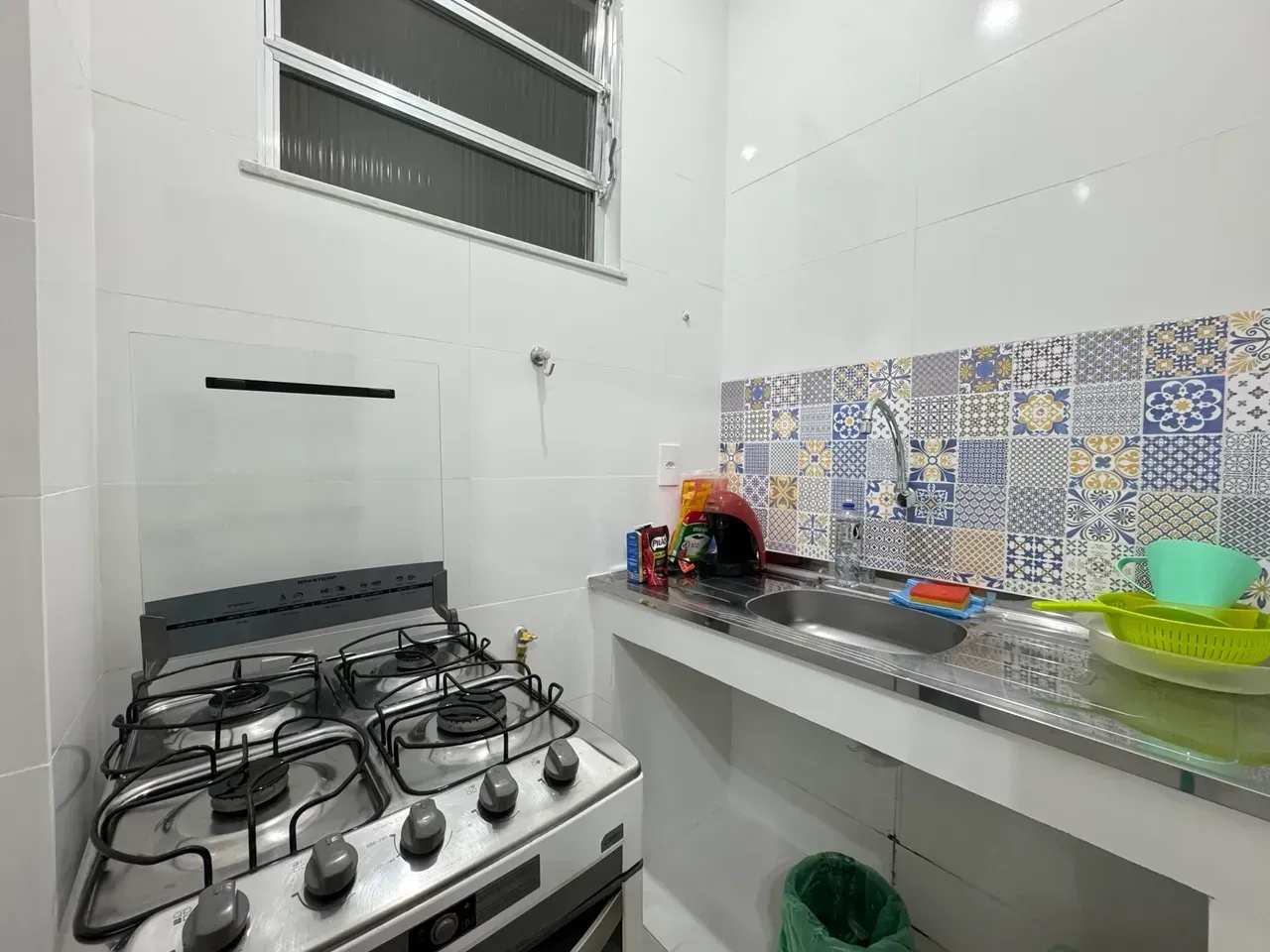 Furnished 1-bedroom apartment with a gas stove — photo 3