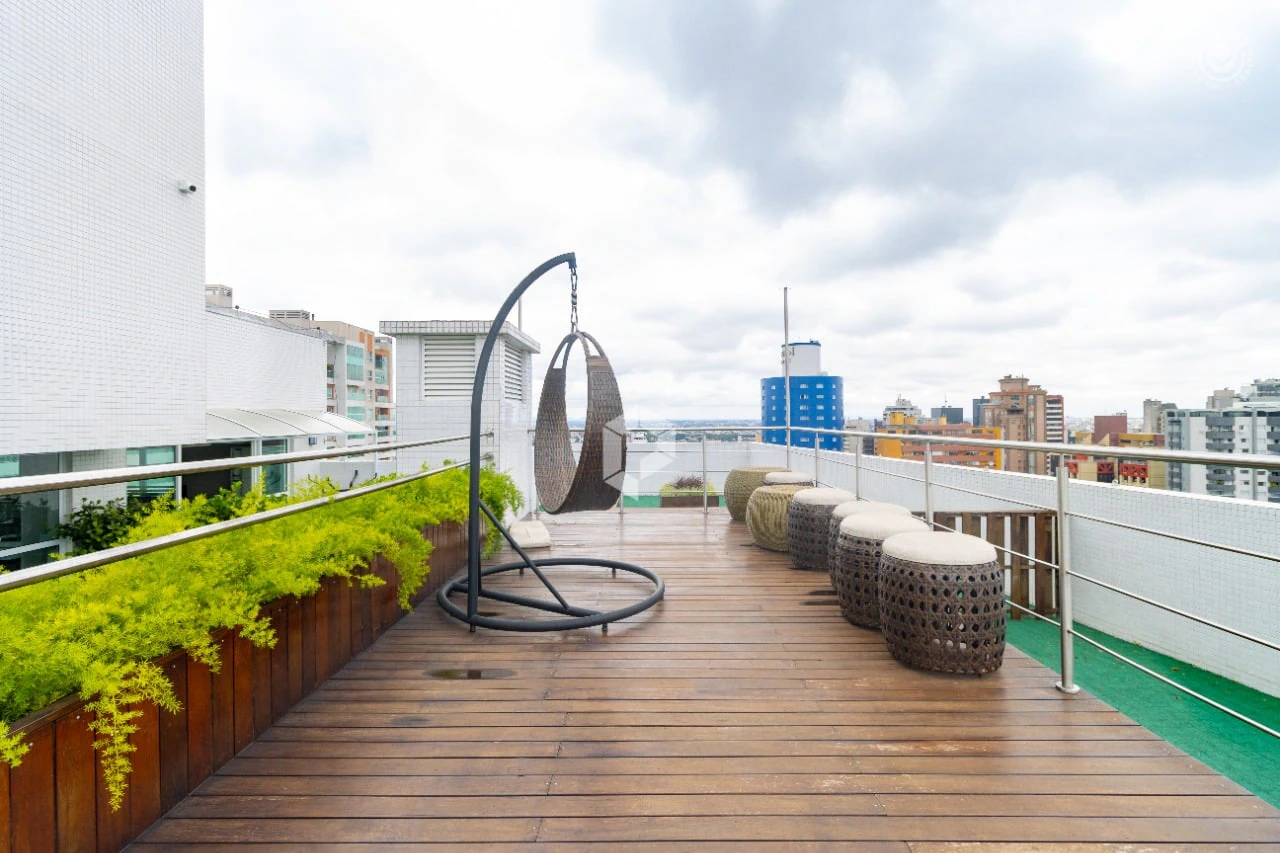 Furnished 2-bedroom apartment with a balcony — photo 16