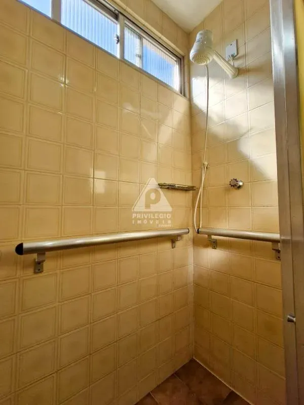 Wood or laminate floors in a 2-bedroom apartment, 60 m² — photo 12