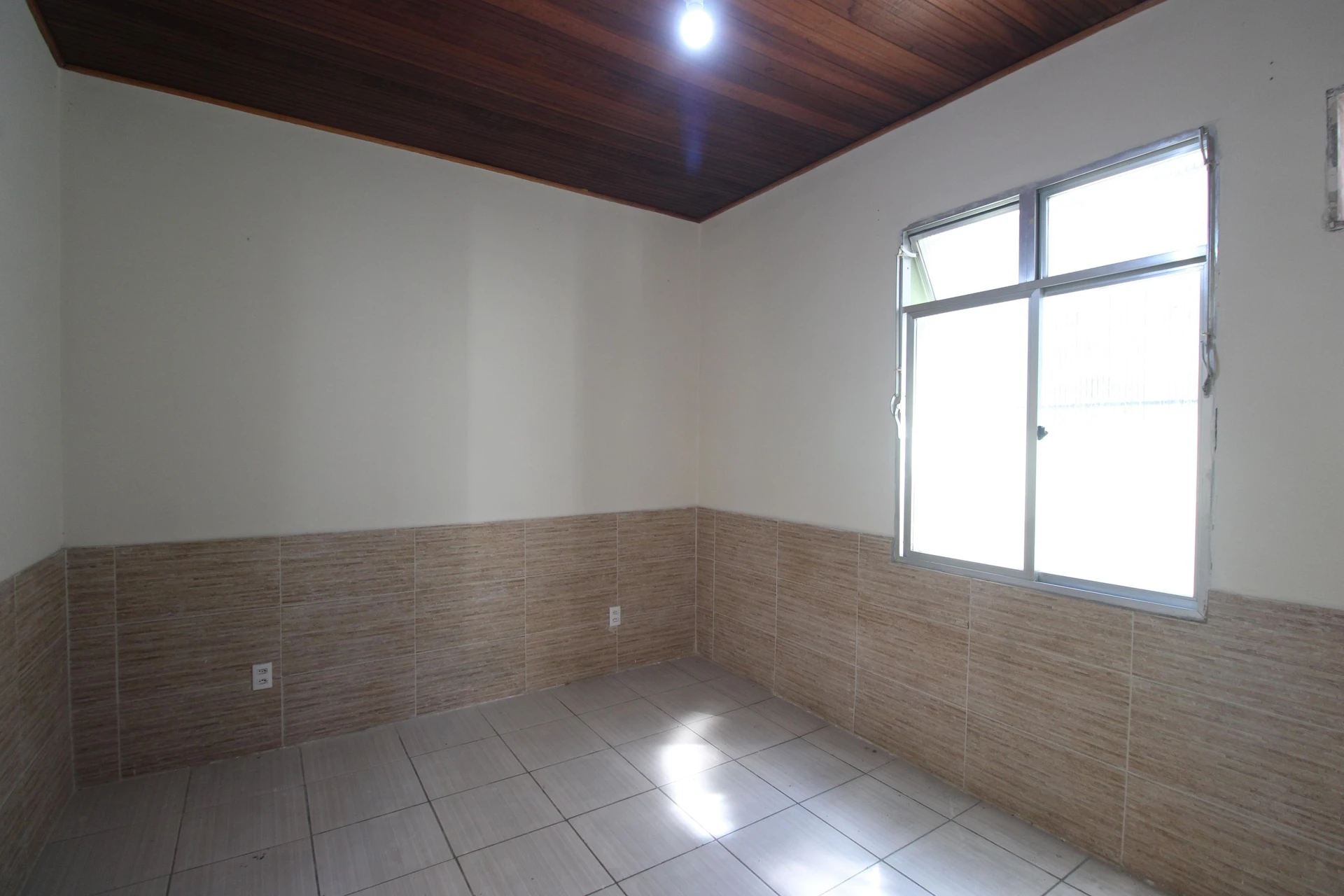 Unfurnished house with 3 bedrooms, 2 bathrooms and garden — photo 2