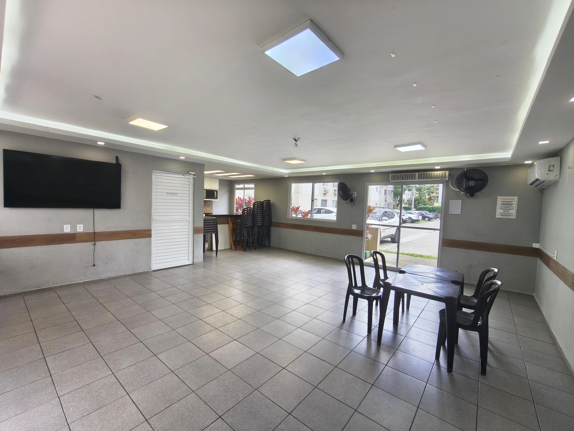 2-bedroom apartment with 1 parking space and 1 bath — photo 36