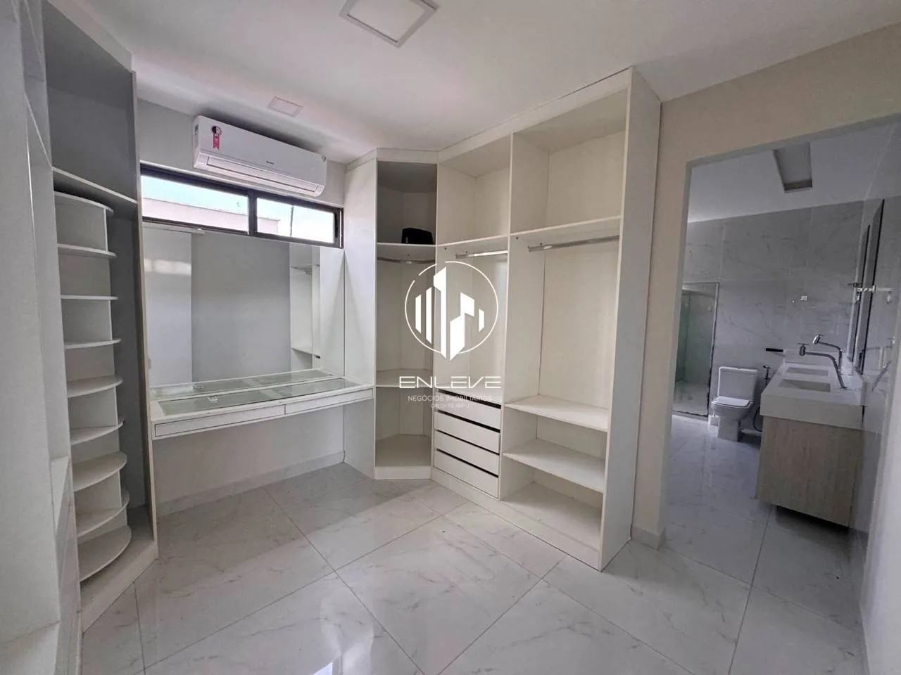 Casa com 4 suítes, 5 banheiros e 600 m² — photo 14