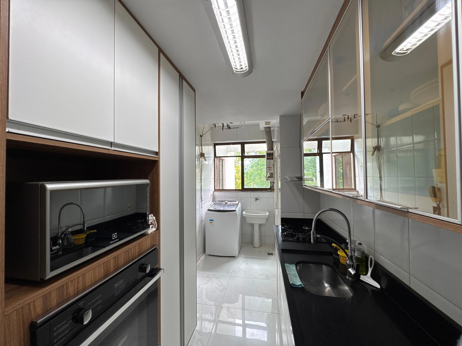 Glass-enclosed balcony in a 3-bedroom apartment, 96 m² — photo 9