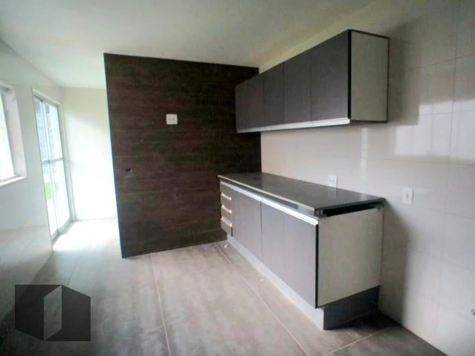 Balcony with a grill in a 4-bedroom house, 330 m² — photo 3