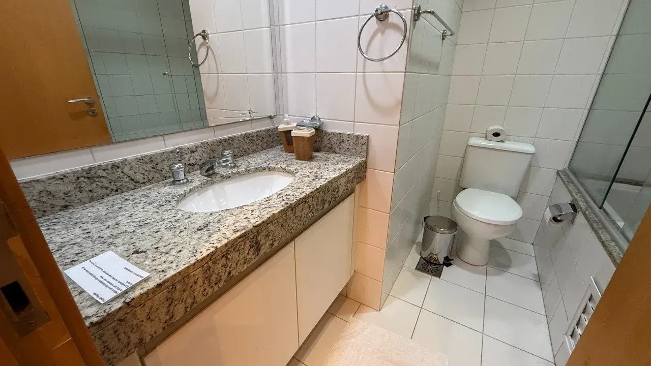 Furnished 1-bedroom apartment with an open kitchen — photo 10