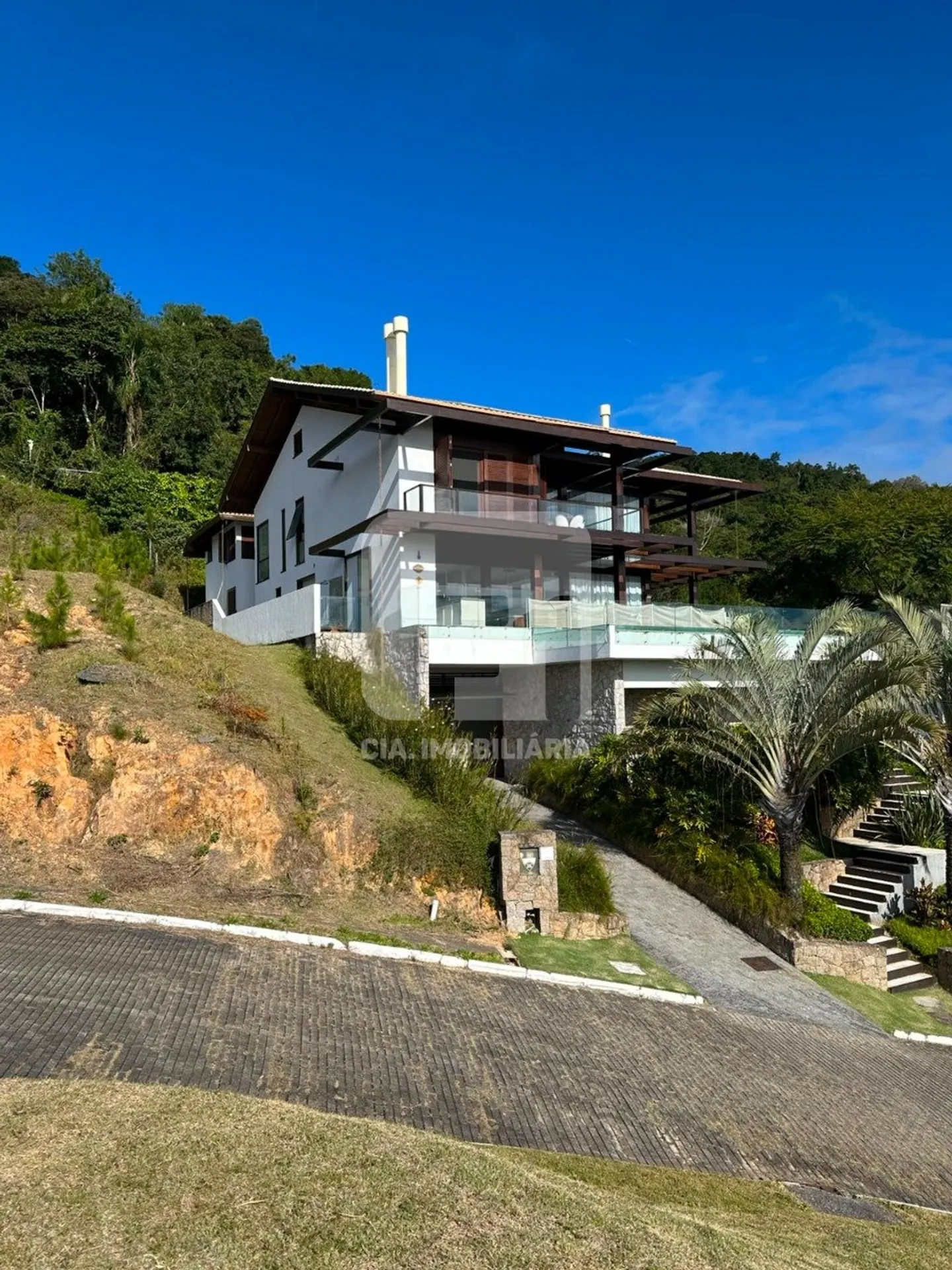 Furnished house with 6 bedrooms and 650 m² total — photo 51