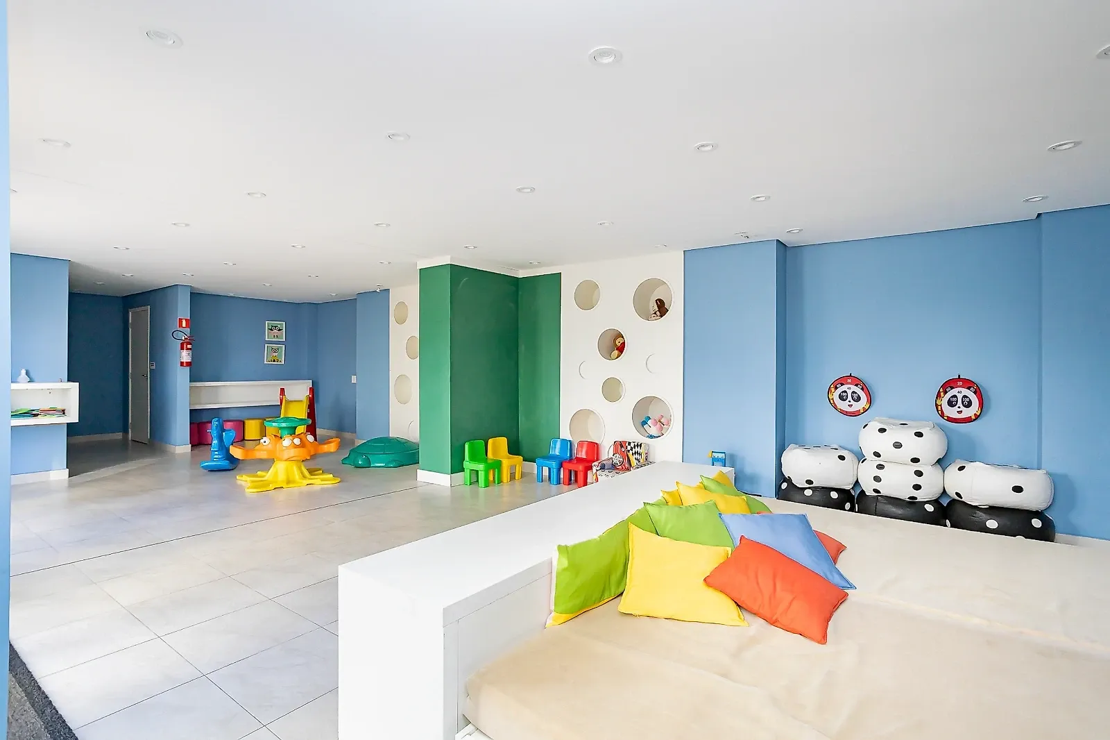 2-bedroom 63 m² apartment with a glass balcony — photo 79