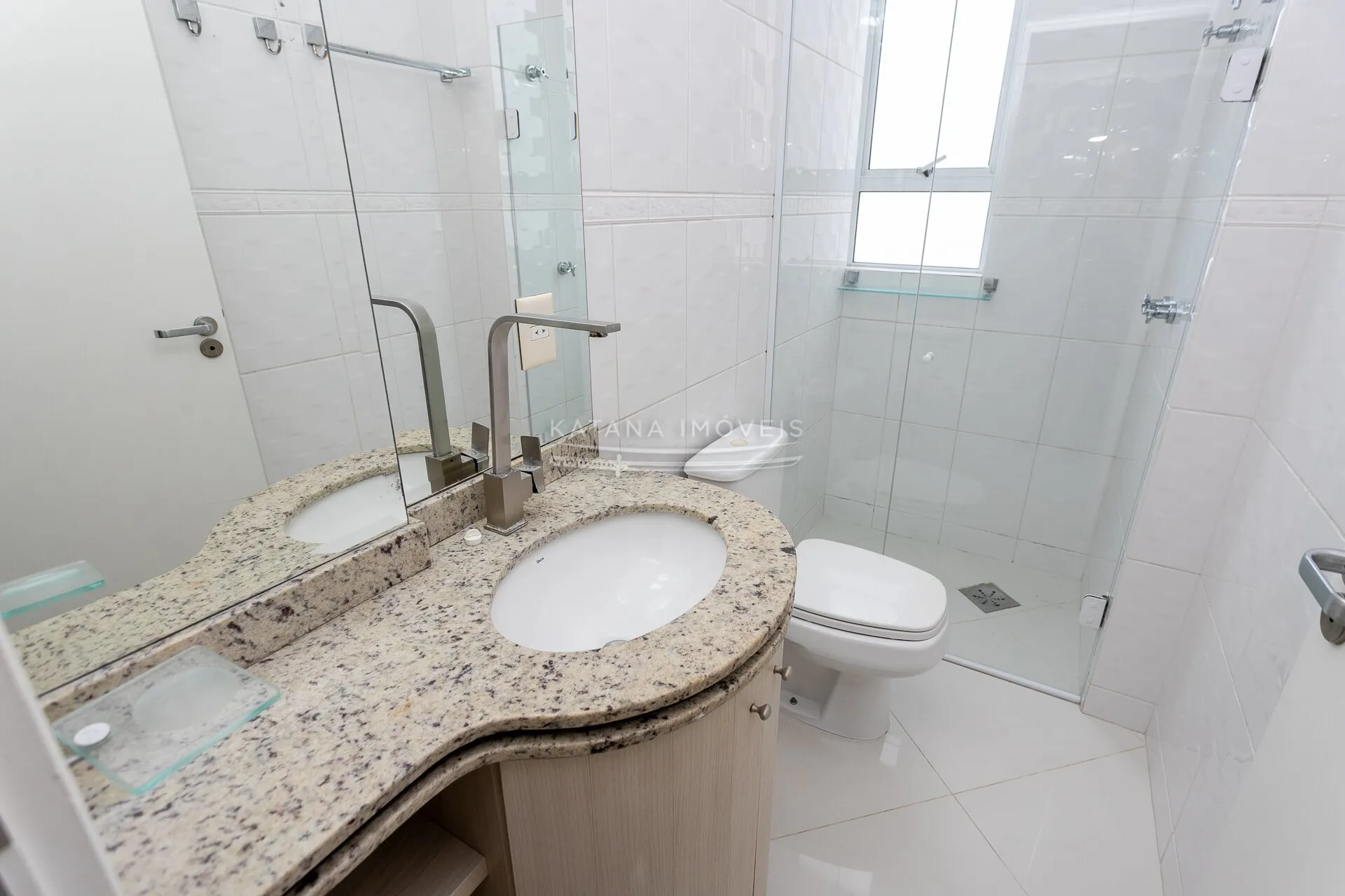 4-bedroom apartment with a bathtub in Florianópolis — photo 28