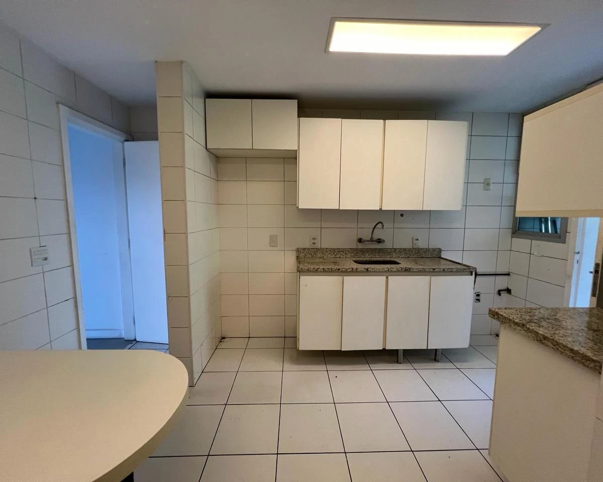 Apartamento de 200 m² com 4 quartos, 4 banheiros e 2 vagas — photo 7