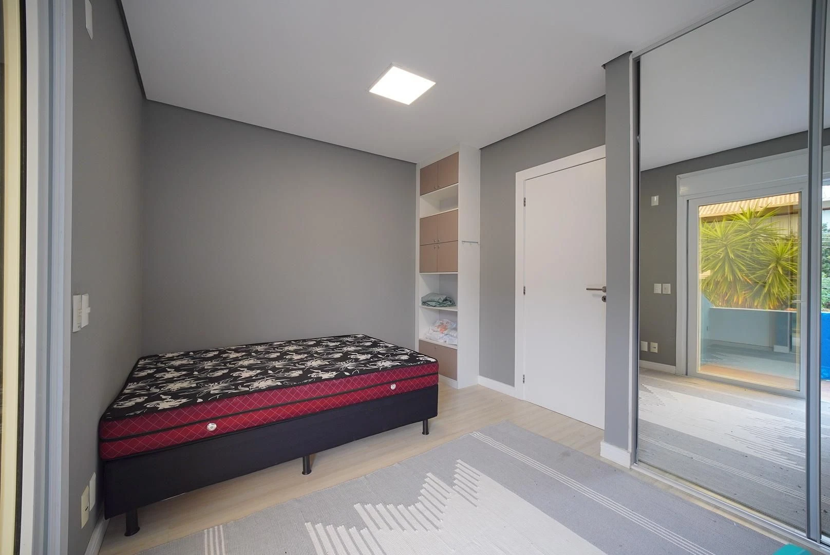4-bedroom house with a mountain view in Florianópolis — photo 25