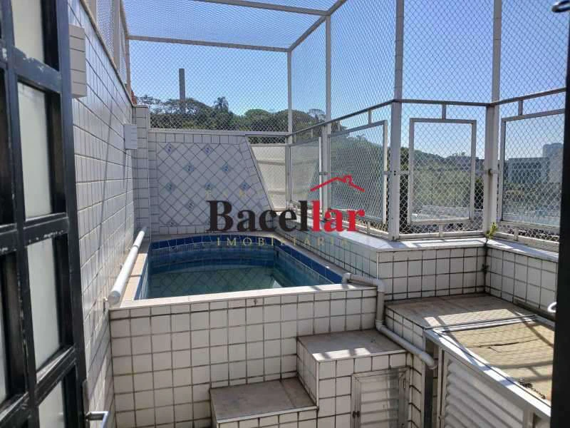 Top-floor apartment with 2 bedrooms and 2 baths, 122 m² — photo 4