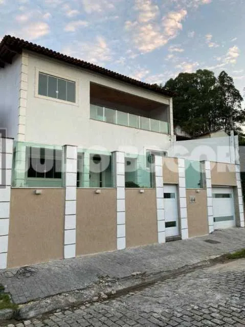 Condo house with 5 bedrooms and 4 bathrooms — photo 8