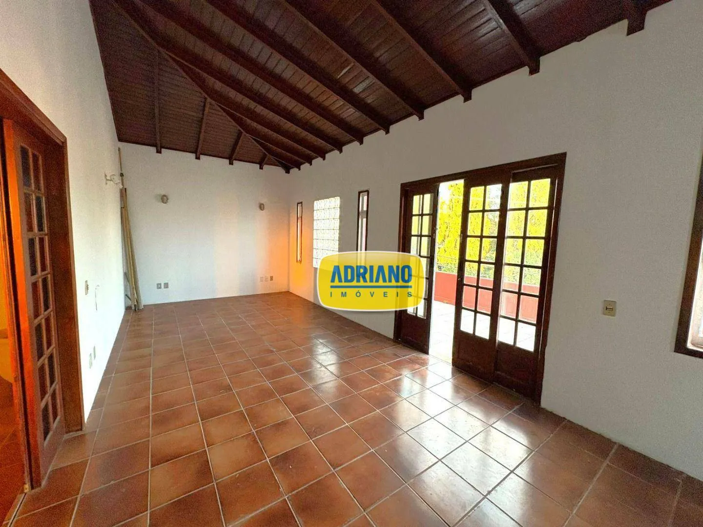 House with 5 bedrooms and 4 parking spaces, 400 m² — photo 11