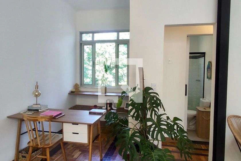 Furnished 1-bedroom apartment with an open-plan kitchen — photo 4