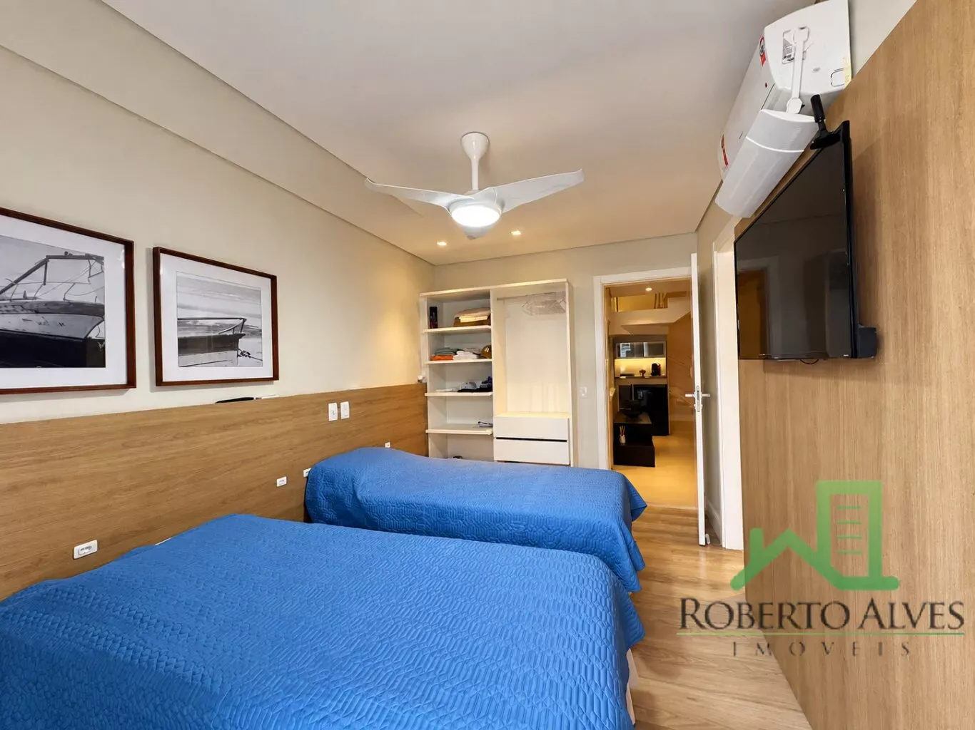 Furnished apartment, 240 m², with floor-to-ceiling windows — photo 21