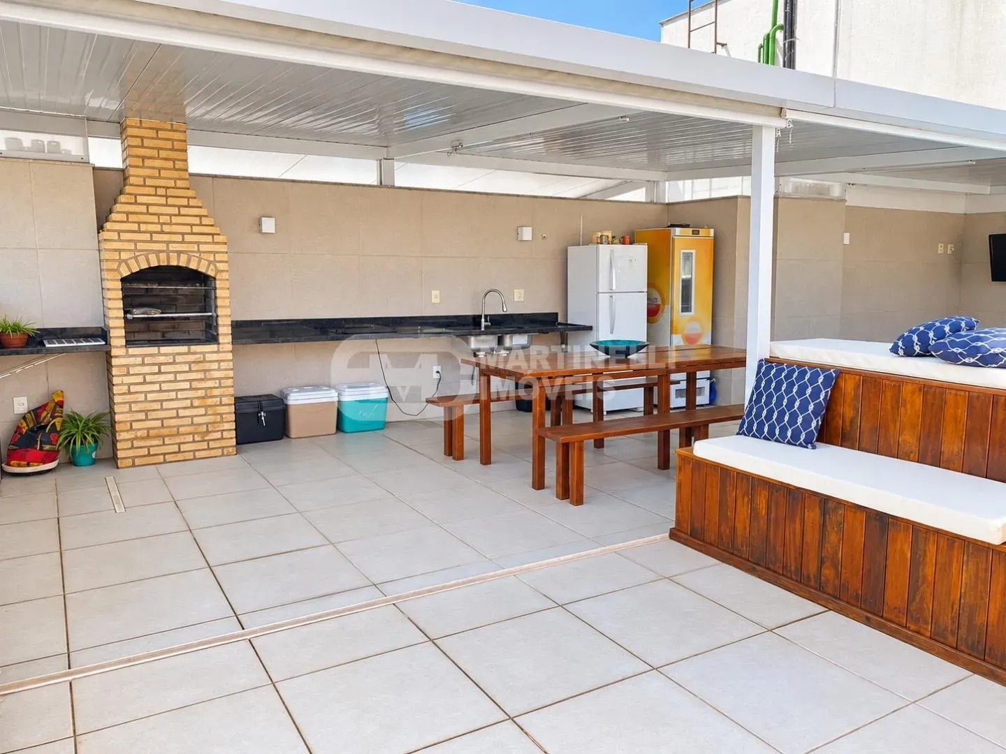 Balcony with a grill in a 3-bedroom apartment, 264 m² — photo 7