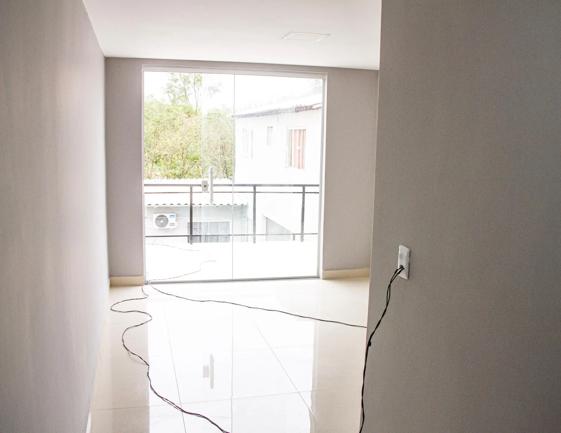 4-bedroom house with an open-plan kitchen and fridge — photo 34