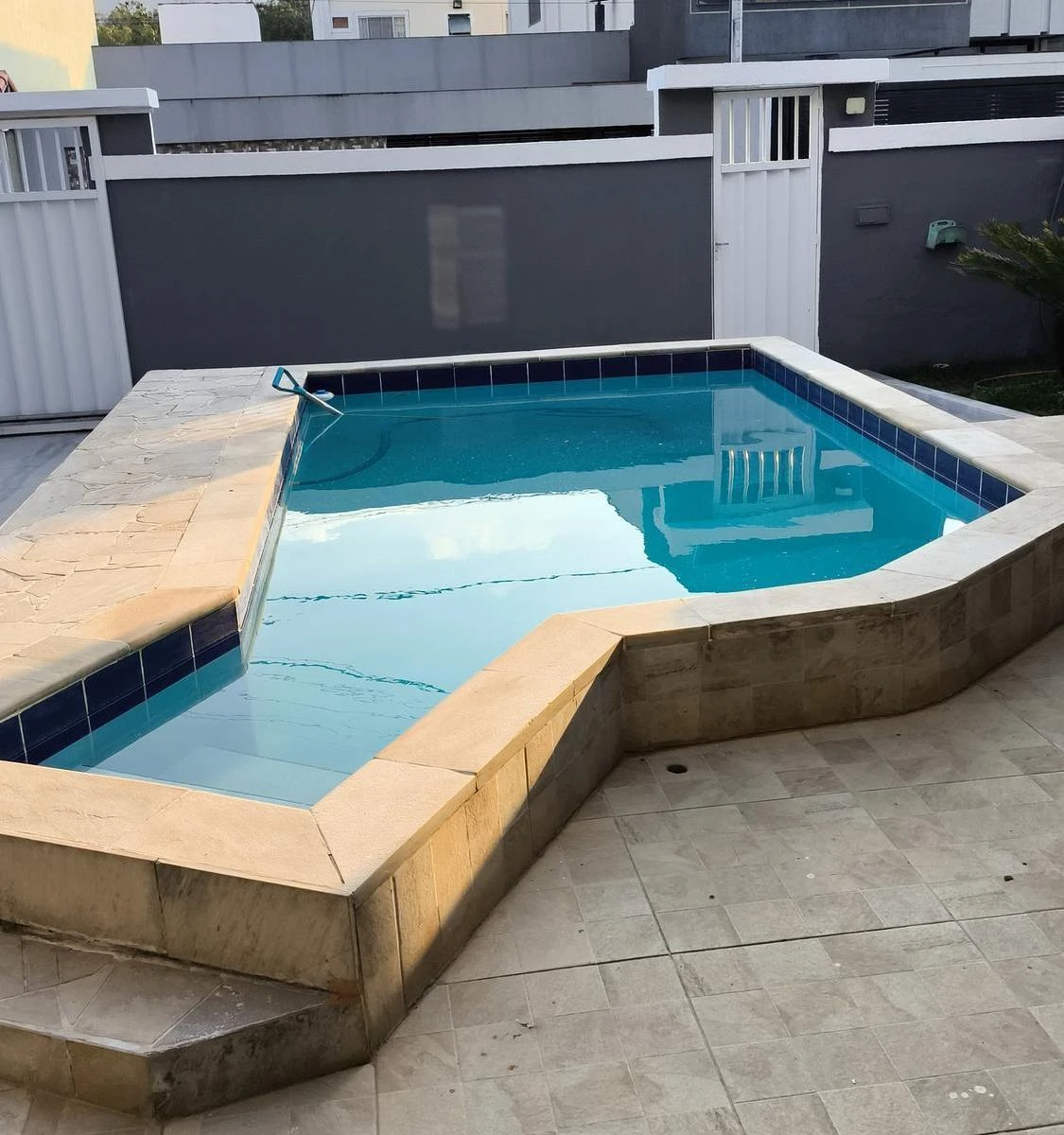 Casa com 4 suítes e 350 m², cozinha com fogão a gás — photo 13