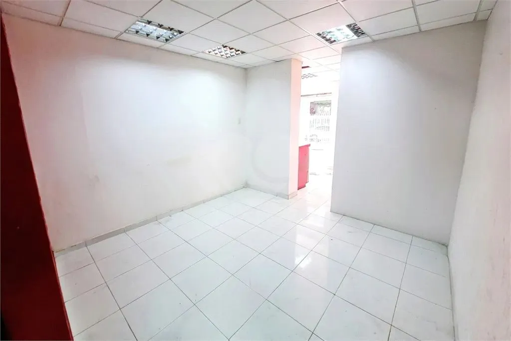 Unfurnished house with 5 bedrooms and 5 bathrooms — photo 13